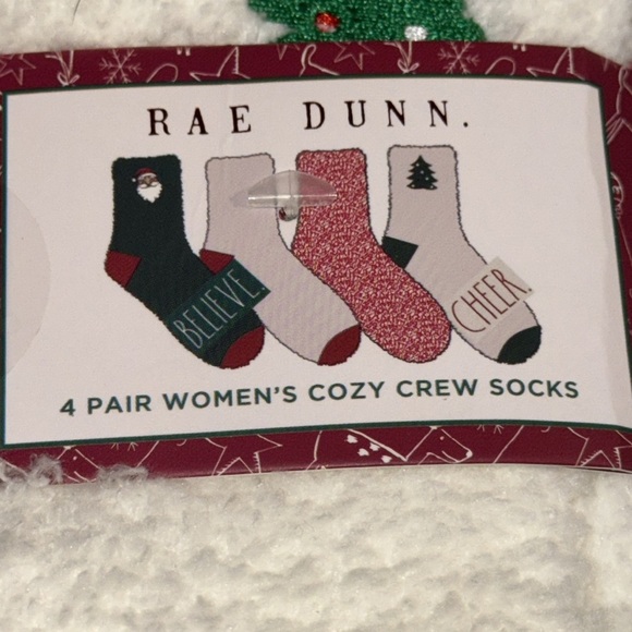NWT Rae Dunn Cozy Crew Christmas Socks - Green, Red, White 4 pair WMN SS 9-11 - Picture 6 of 13